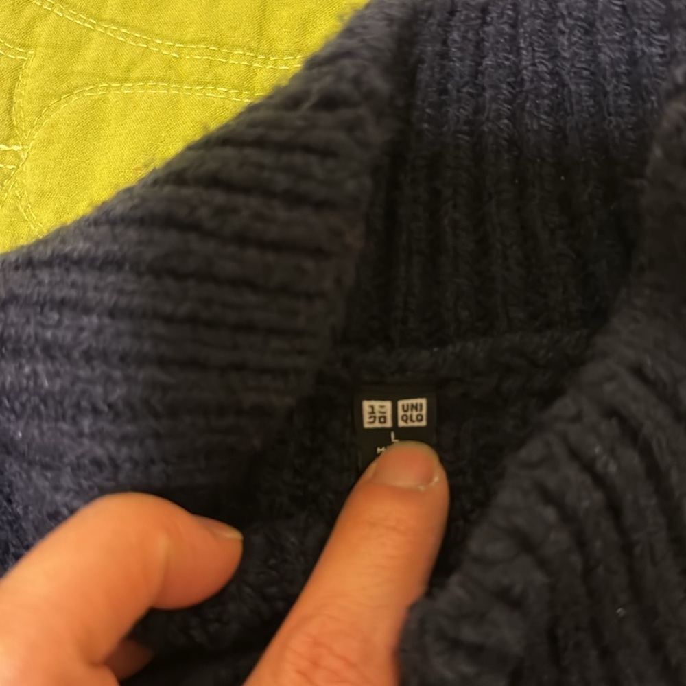 Uniqlo - Picture 2 of 2